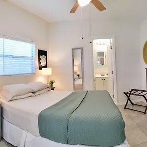 Apartment Loft Close To Downtown, Raymond Stadium, Airport And Many Places, Tampa